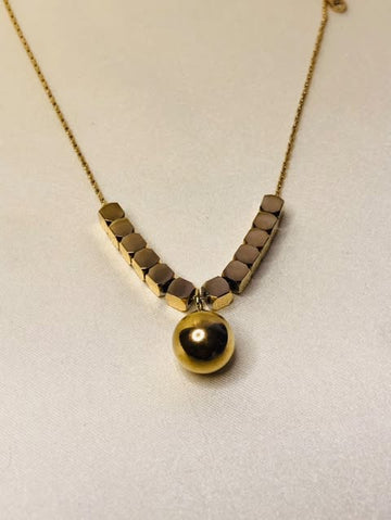 Beautiful Golden Necklace – Timeless Luxury
