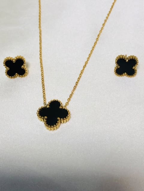 Beautiful Van Cleef Necklace Set