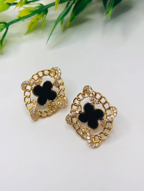 Elegant Vancleef Stylish Earrings